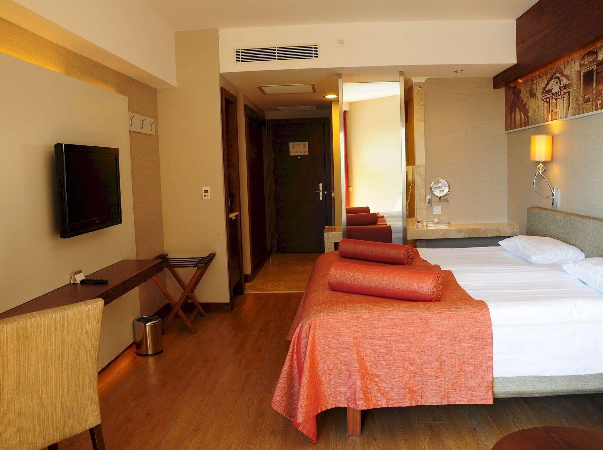 Commodore Elite Suites & Spa Ultra All Inclusive (Adults Only) Evrenseki Exteriér fotografie