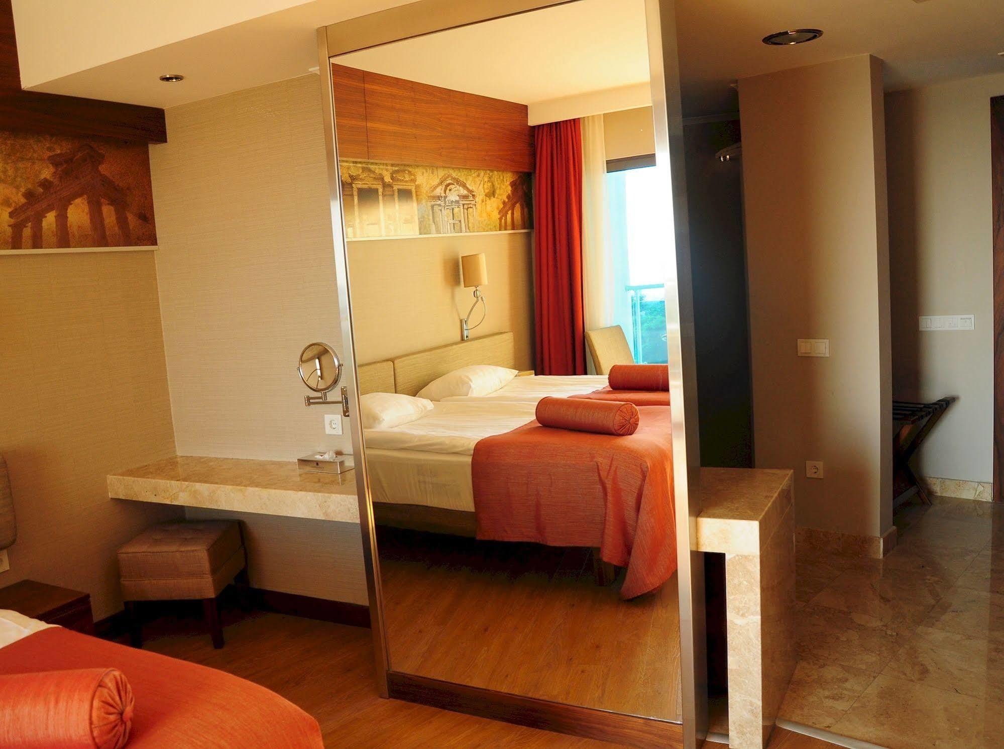 Commodore Elite Suites & Spa Ultra All Inclusive (Adults Only) Evrenseki Exteriér fotografie